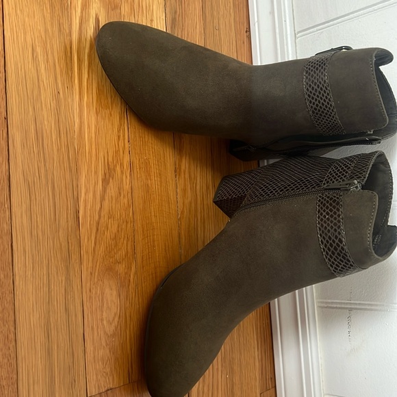 Karen Scott booties - Picture 2 of 9